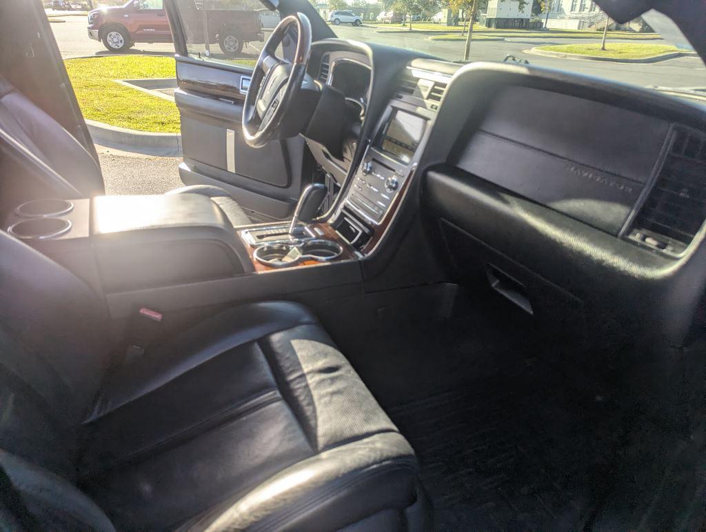 2016 Lincoln Navigator - $14,995